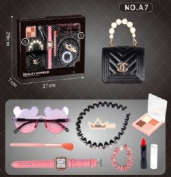 ENSEMBLE DE MAQUILLAGE - POCHETTE ET ACCESSOIRES D'INSPIRATION CHANEL